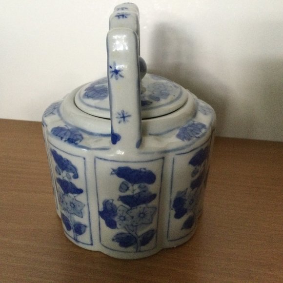 Chinese blue and white porcelain teapot small hand painted marked unique shape - Picture 4 of 7